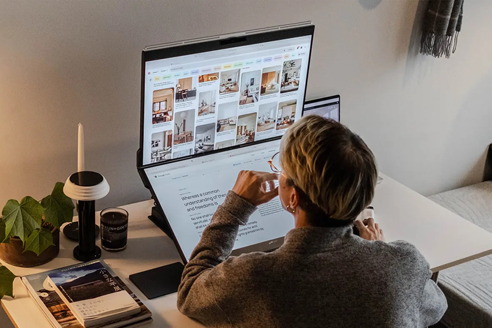 Geminos Stacked Monitors for Small Desks